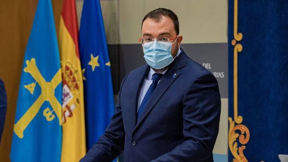 El presidente de Asturias, ingresado al empeorar su estado de salud tras dar positivo
