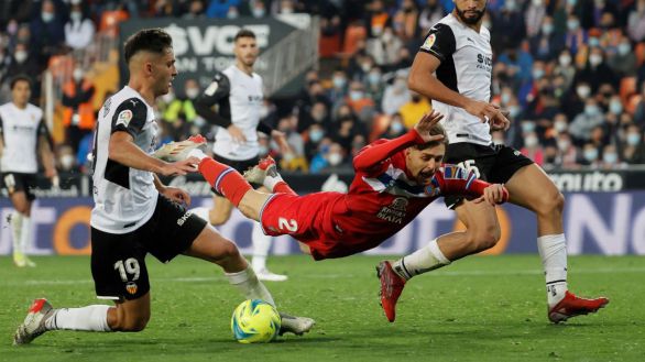 El Valencia despide 2021 con derrota en casa ante el Espanyol | 1-2