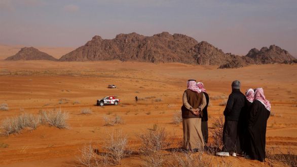 Rally Dakar. Carlos Sainz cae en la trampa y cede más de dos horas