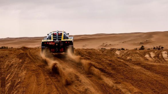 Rally Dakar. Carlos Sainz recupera sensaciones y Checa asoma