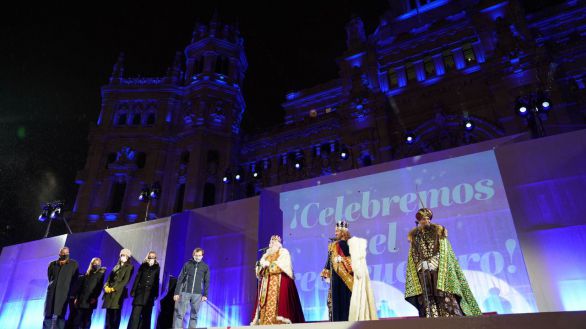 Gran reencuentro con los Reyes Magos bajo un lluvioso cielo en Madrid