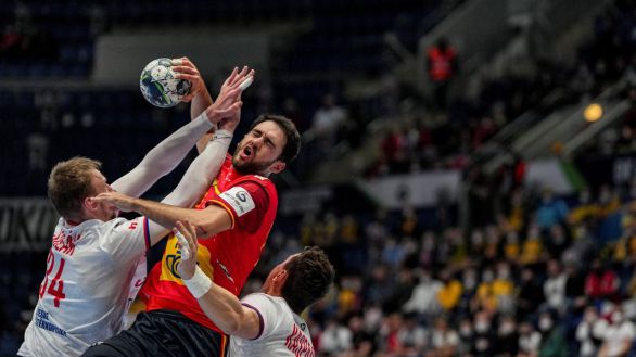Europeo. Los 'Hispanos' empiezan con victoria y mucho sudor | 28-26