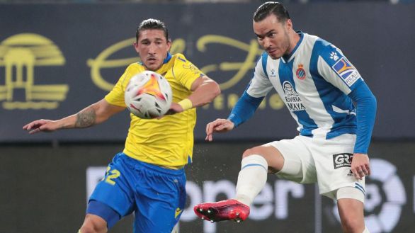 Raúl De Tomás y el Espanyol enfangan más al Cádiz | 2-2
