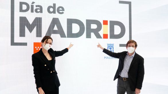 Almeida y Ayuso celebran el Día de Madrid en Fitur: 