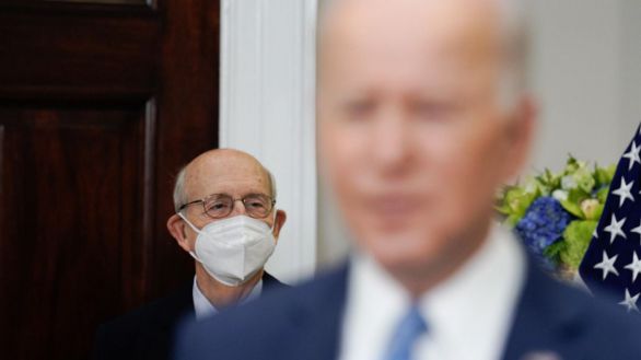 Biden confirma que una jueza afroamericana sustituirá al progresista Breyer en el Supremo