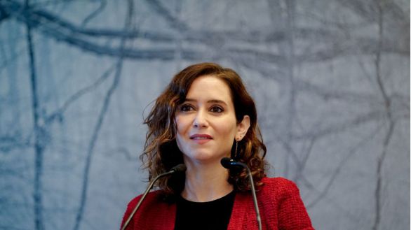 Ayuso apuesta por liberalizar los horarios del sector del taxi