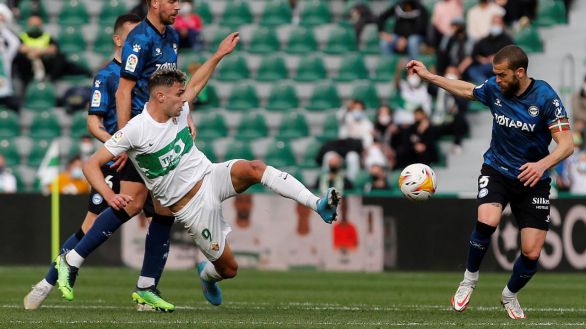 El Elche remonta y enfanga al Alavés | 3-1