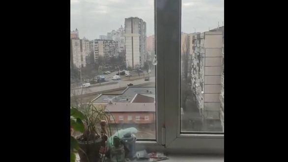 Vídeos | Un tanque embiste un vehículo civil en Kiev