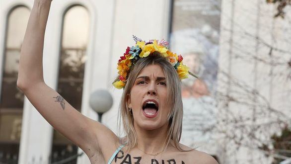 Protesta de Femen ante la embajada rusa en Madrid