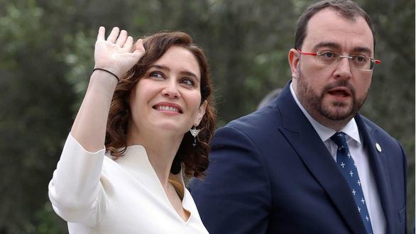 Ayuso, recibida en La Palma entre vítores y fotos: 