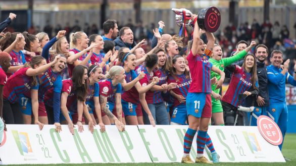 El Barcelona de Putellas golea al Real Madrid y se proclama campeón de Liga