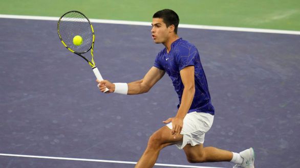 Carlos Alcaraz supera al campeón y jugará las semifinales contra Nadal