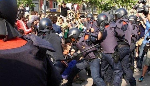 Tres años de cárcel para ocho acusados por el asedio al Parlamento catalán