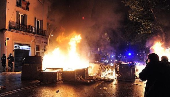Disturbios durante el desalojo de Can Vies en Barcelona en 2014 (Efe)