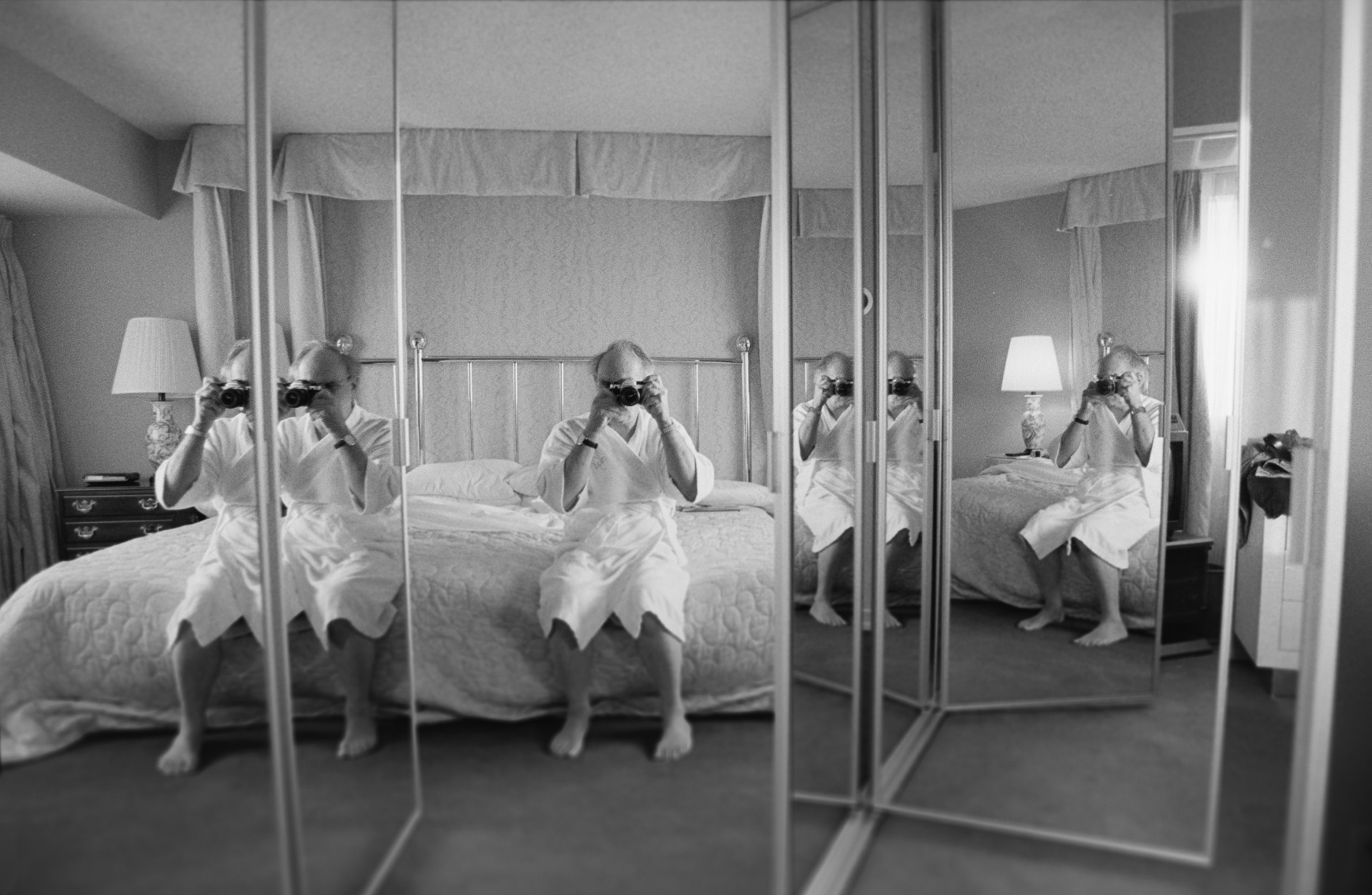 Carlos Saura tras la cámara: las fotografías del cineasta en una exposición