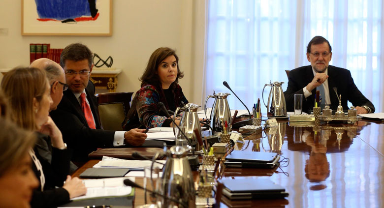 Reunido el Consejo de Ministros para recurrir al Constitucional la resolución secesionista