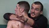 Jack O'Connell deslumbra en el crudo drama carcelario Convicto