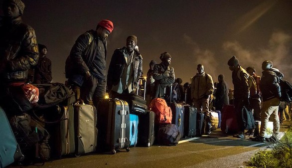 Empieza el desalojo de la 'jungla' de Calais