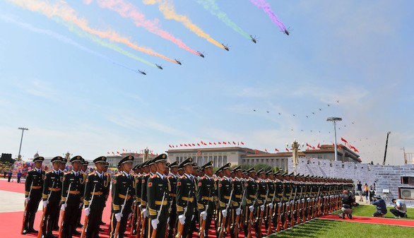 China anuncia la reducción del número de sus tropas al tiempo que exhibe nuevo armamento