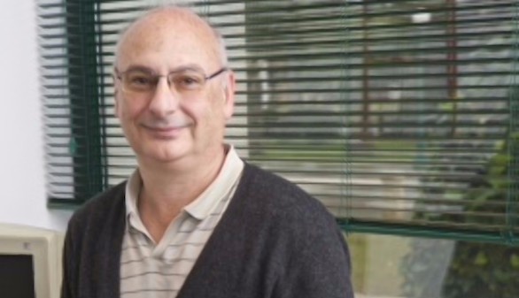 Francis Mojica, el español que suena en las quinielas del Nobel de Medicina