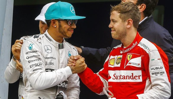 Hamilton logra la pole en Malasia en otra debacle de McLaren