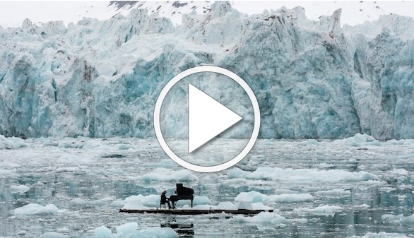 Ludovico Einaudi interpreta su 'Elegía por el Ártico' entre los glaciares