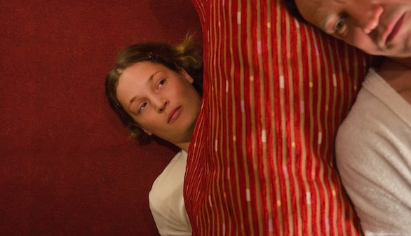 La camarera Lynn : candoroso sadomasoquismo