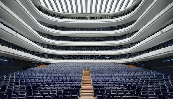 David Leventi, el fotógrafo que pasó 8 años retratando teatros de ópera vacíos