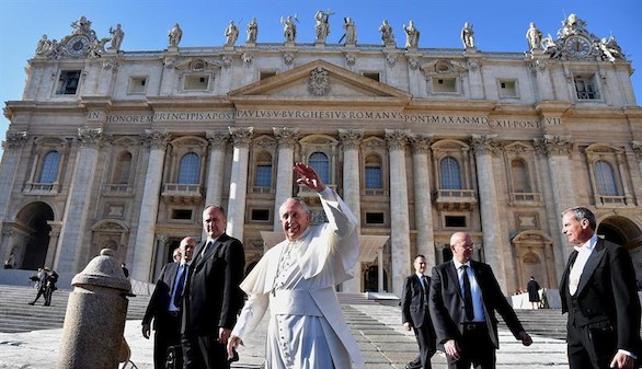 Los mil días de Francisco, Papa mediador, reformista y comprometido