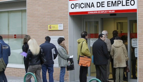 Unas 410.000 bajas por fraude en prestaciones del paro en 2016