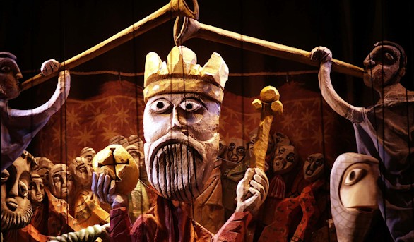 El retablo de Maese Pedro y Cervantes en el escenario del Teatro Real