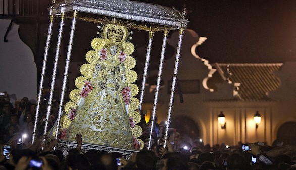 Vivas y salves al paso de la Virgen del Rocío ante sus hermandades filiales
