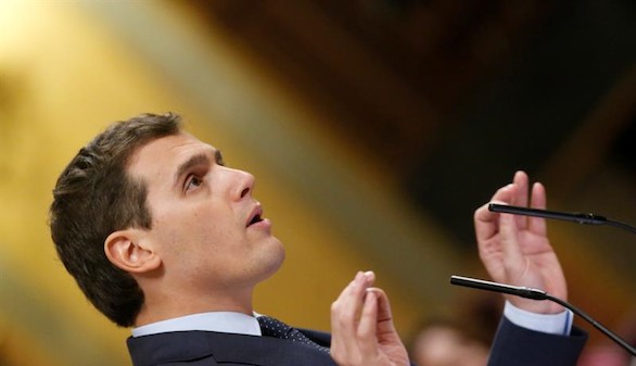 Rivera pide al PP que prescinda de Rajoy y ataje la corrupción