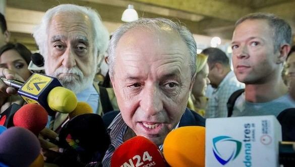 Llegan a Venezuela los senadores españoles invitados por la oposición