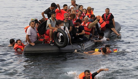 Tres bomberos sevillanos, detenidos en Lesbos cuando ayudaban a un grupo de refugiados