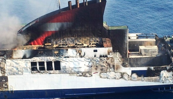 Una empresa de salvamento acondicionará el ferry hundido en Palma antes de su remolque