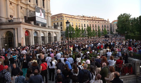 La Traviata conquista a 6.000 personas en la Plaza de Oriente de Madrid