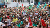 Miles de personas se manifiestan en defensa de la educación pública y contra los recortes
