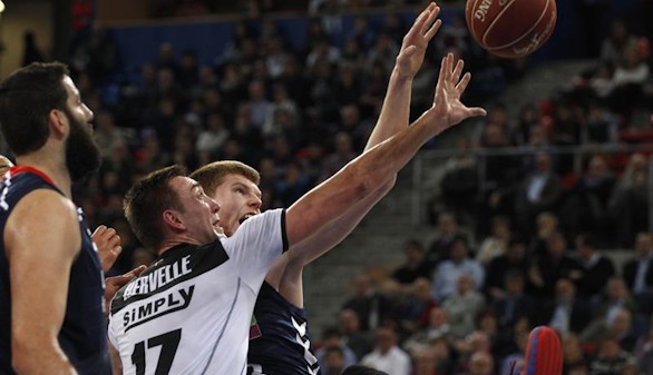 El Baskonia arrolla al Bilbao y arrebata la tercera plaza al Real Madrid