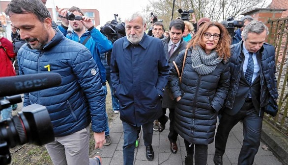 Puigdemont pide financiación para pagar su defensa