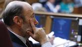 La cruz de Rubalcaba, del 'vete ya' al 'no te vayas'