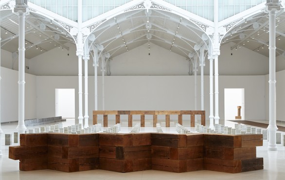 Carl Andre: interrumpir el espacio y absorber el tiempo