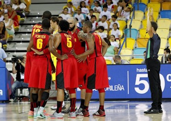 Un inmenso Moreira emerge para mantener la esperanza en Angola