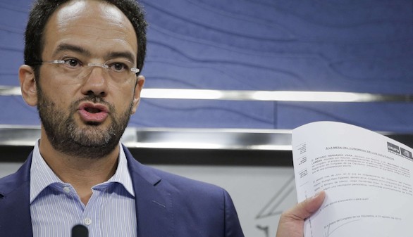 El PSOE denuncia a Fernández Díaz ante la Fiscalía