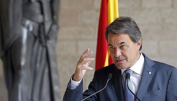 Manos Limpias pide la detención de Mas por incurrir 