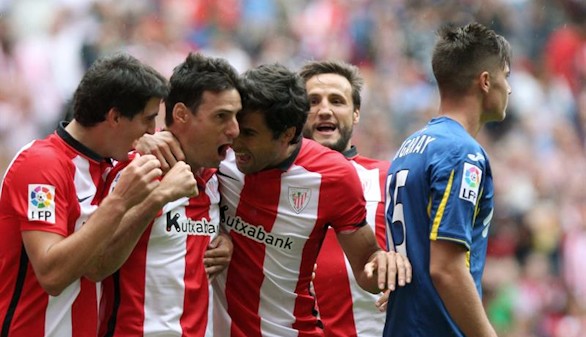 Aduriz, con dos goles, y Raúl García dan la primera victoria al Athletic