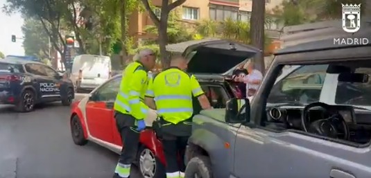 Atropello en la calle Doctor Esquerdo: muere una mujer mientras descargaba el maletero