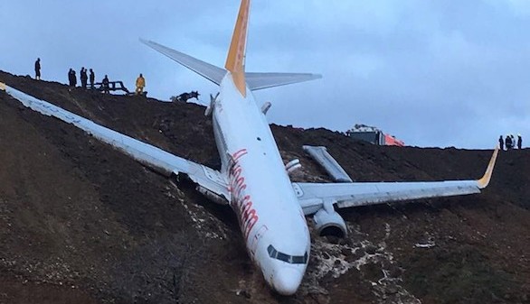 Ningún herido entre los 162 pasajeros al caer un avión turco por un acantilado