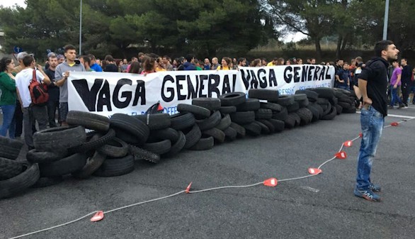 Violentas algaradas y barricadas se extienden por toda Cataluña