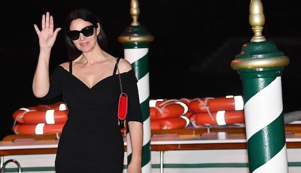 Mónica Bellucci ilumina a sus 51 años la alfombra roja de Venecia